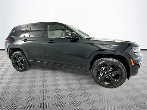 Used 2023 Jeep Grand Cherokee Altitude image 8