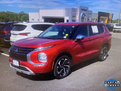 Used 2022 Mitsubishi Outlander SE image 1