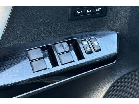 Used 2016 Toyota RAV4 Limited image 12