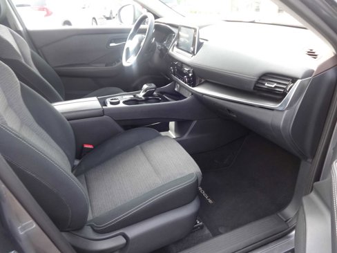 Used 2021 Nissan Rogue SV image 9