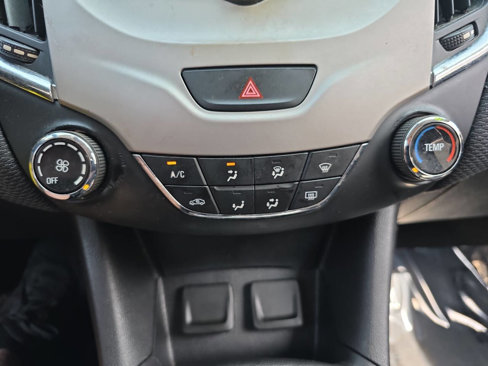 Used 2018 Chevrolet Cruze LS image 25