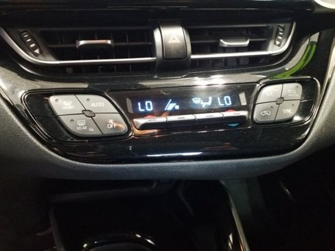Used 2019 Toyota C-HR XLE image 8