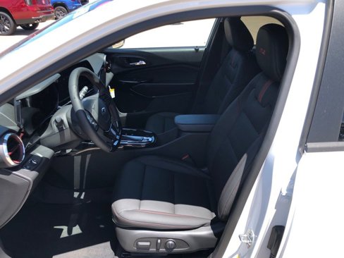New 2025 Chevrolet Trax RS w/ Sunroof Package image 11