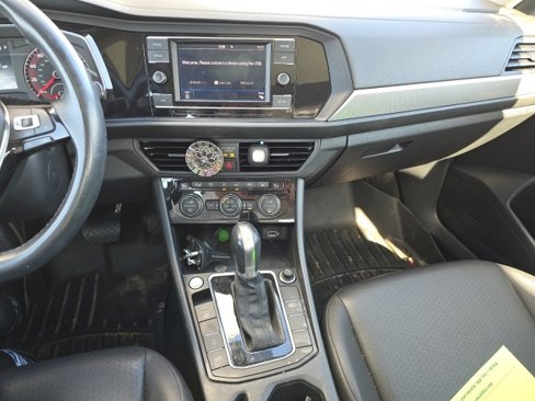 Used 2019 Volkswagen Jetta SE w/ Cold Weather Package image 19