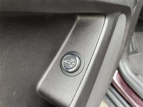 Used 2019 Chevrolet Traverse LT image 21