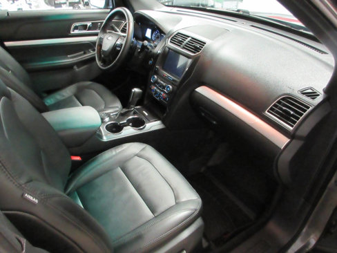 Used 2017 Ford Explorer XLT w/ Equipment Group 202A image 8