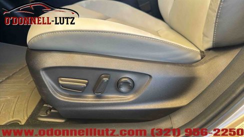 Used 2021 Toyota Prius Prime Limited image 12