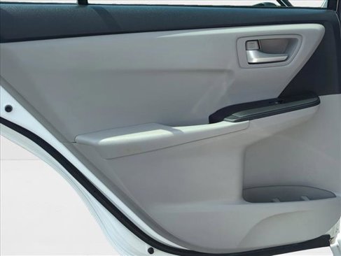 Used 2016 Toyota Camry LE image 17