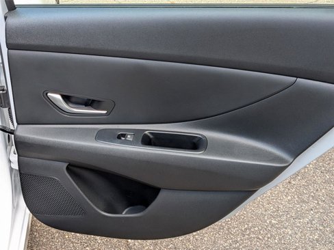 New 2025 Hyundai Elantra SE image 31