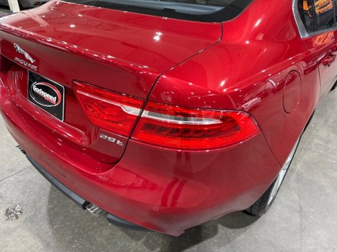 Used 2018 Jaguar XE Premium image 43