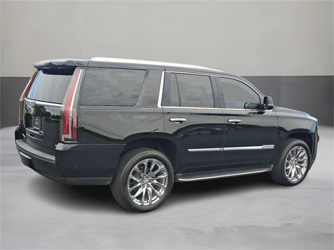 Used 2017 Cadillac Escalade Luxury image 4