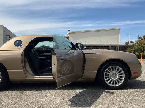 Used 2005 Ford Thunderbird image 40