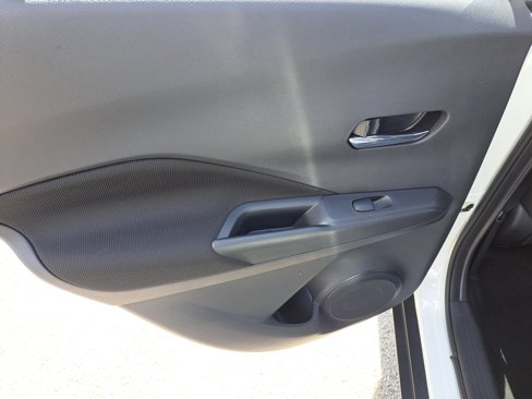 Used 2022 Nissan Kicks SV image 7