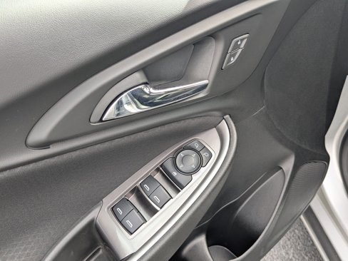 Used 2020 Chevrolet Malibu LS w/ Driver Confidence Package II image 13