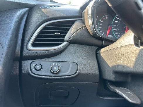 Used 2018 Chevrolet Trax LT w/ LT Convenience Package image 14