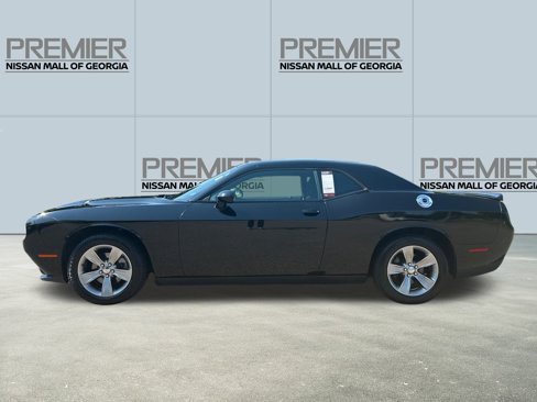 Used 2019 Dodge Challenger SXT image 8