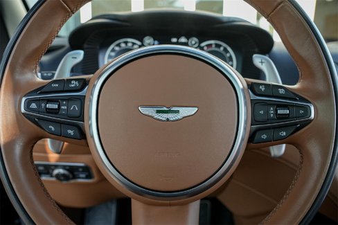 Used 2023 Aston Martin DBX image 23