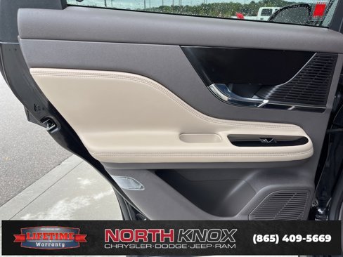 Used 2021 Lincoln Corsair FWD w/ Premium Package image 18
