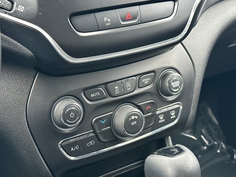 Used 2019 Jeep Cherokee Latitude Plus image 20