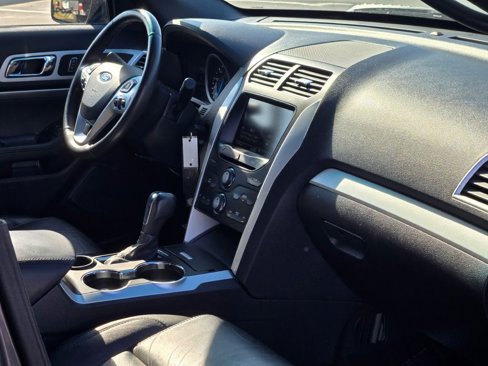 Used 2015 Ford Explorer XLT w/ Equipment Group 202B image 9