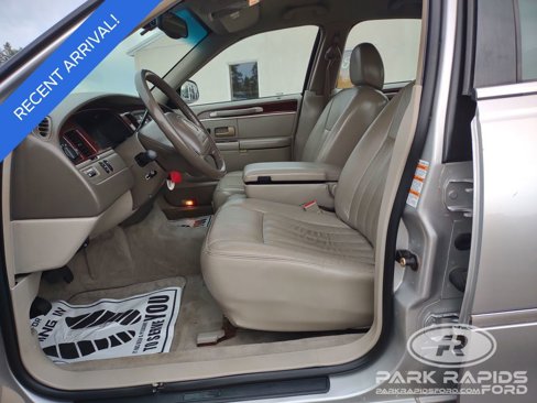 Used 2004 Lincoln Town Car Signature image 10
