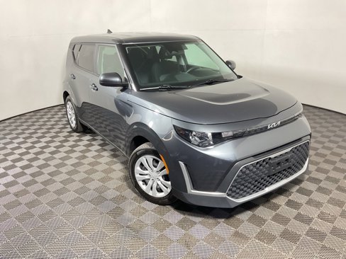 Used 2023 Kia Soul LX image 3