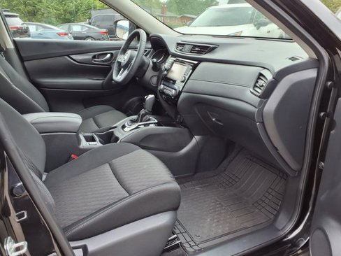 Used 2017 Nissan Rogue SV image 18