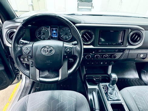 Used 2016 Toyota Tacoma TRD Off-Road image 38