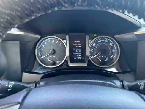 Used 2018 Toyota Tacoma SR5 image 18