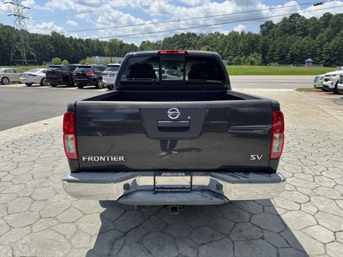 Used 2015 Nissan Frontier SV image 10