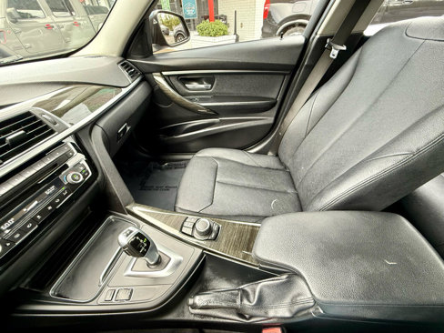 Used 2018 BMW 320i Sedan image 15