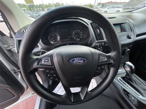 Used 2018 Ford Edge SE image 12