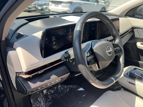 Used 2024 Nissan Ariya FWD image 11