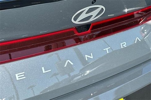 Used 2025 Hyundai Elantra Sport image 27
