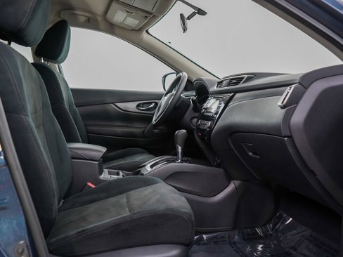 Used 2016 Nissan Rogue SV image 10