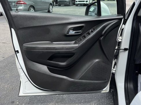 Used 2016 Chevrolet Trax LS image 17