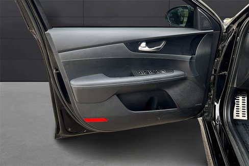 Used 2023 Kia Forte GT-Line w/ GT-Line Premium Package image 18