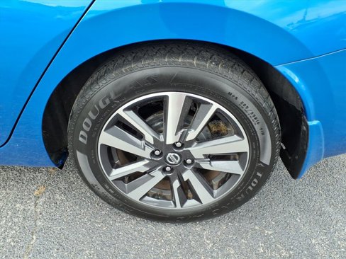 Used 2022 Nissan Versa SV image 4