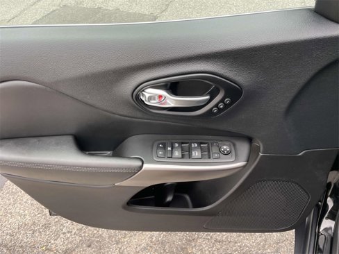 Used 2022 Jeep Cherokee Limited image 16