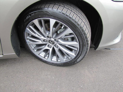 Used 2019 Lexus ES 350 w/ Premium Package image 32