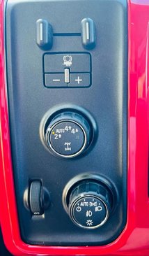 Used 2018 Chevrolet Silverado 1500 LT w/ All Star Edition image 17