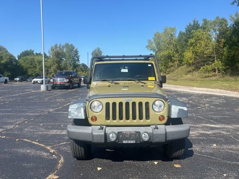 Used 2013 Jeep Wrangler Unlimited Rubicon w/ Connectivity Group image 2