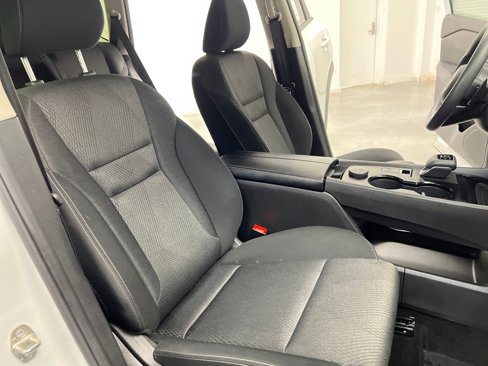 Used 2024 Nissan Rogue SV image 39