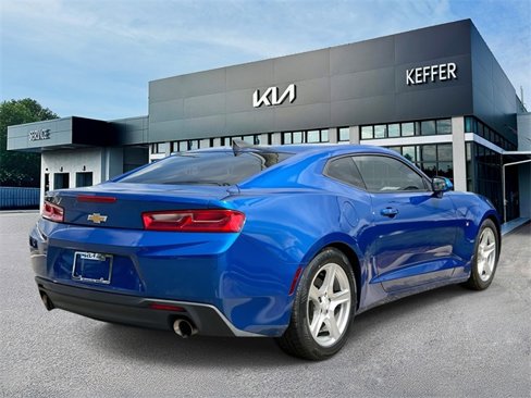 Used 2018 Chevrolet Camaro LT w/ Technology Package image 8
