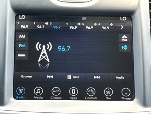 Used 2017 Chrysler 300 C image 7