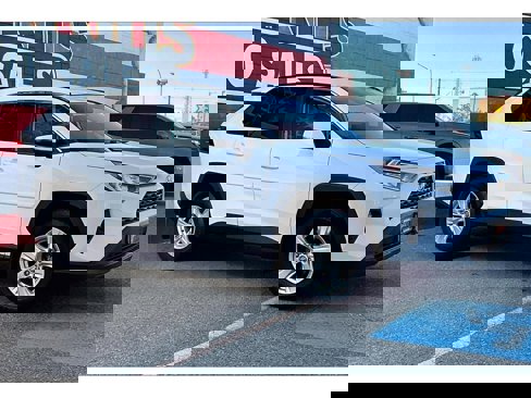 Used 2021 Toyota RAV4 XLE image 11