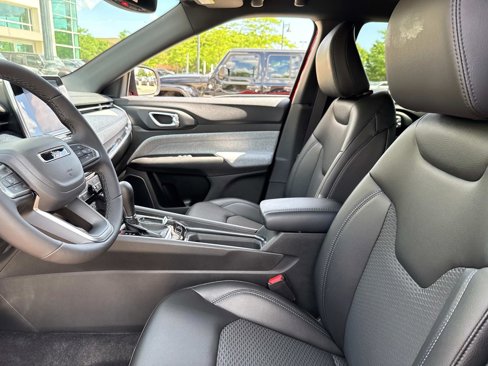 New 2025 Jeep Compass Latitude w/ Sun and Sound Group image 17