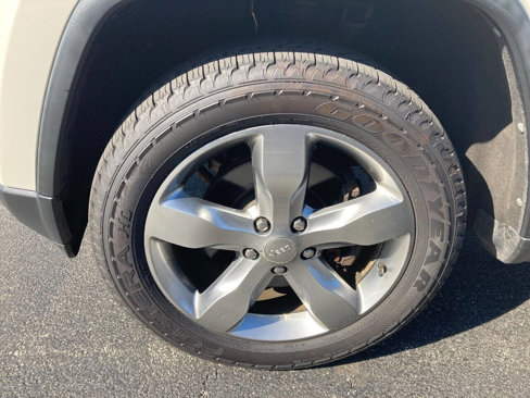 Used 2012 Jeep Grand Cherokee Overland image 21
