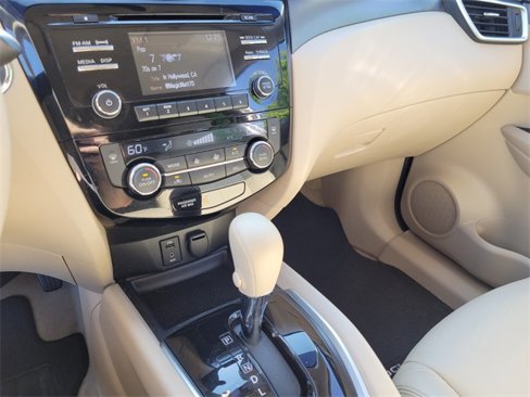 Used 2015 Nissan Rogue SV image 19