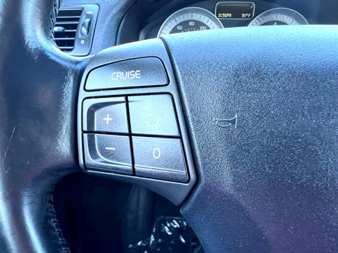 Used 2011 Volvo C70 T5 w/ Convenience Pkg image 18